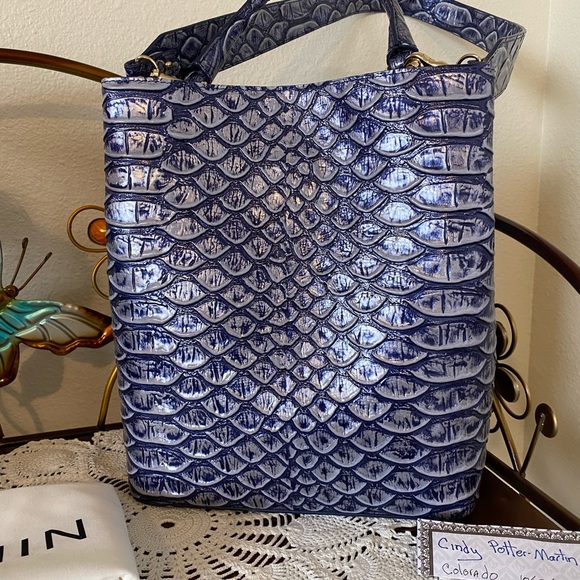 SOLD!  EUC Brahmin medium Amelia in Denim Cruz - Picture 3 of 9